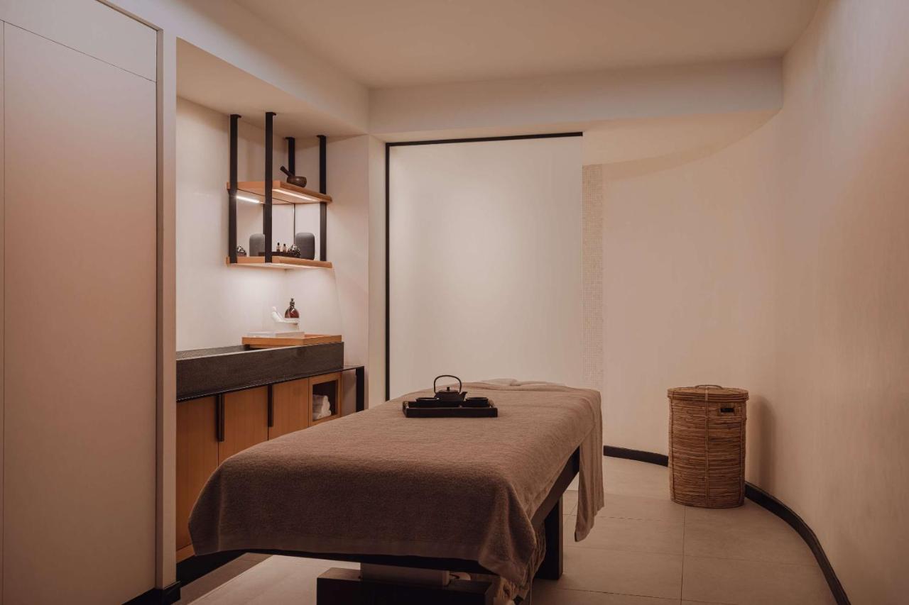 Nobu Hotel Barcelona Exterior foto Treatment room at the spa