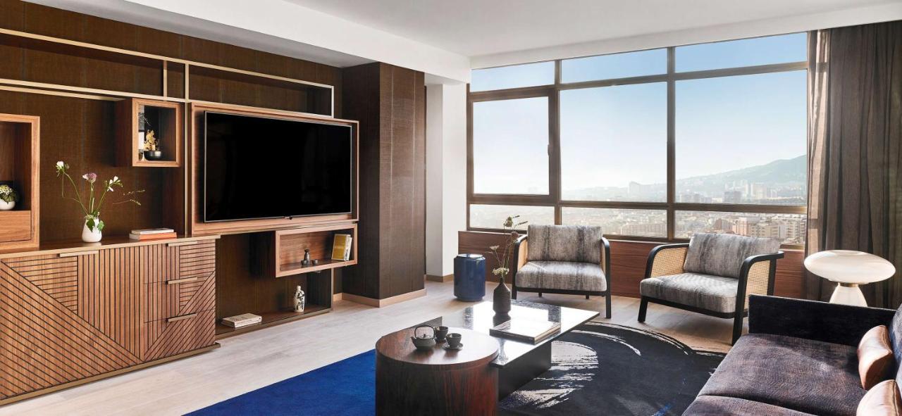 Nobu Hotel Barcelona Exterior foto A living room at the Ritz-Carlton, Chengdu