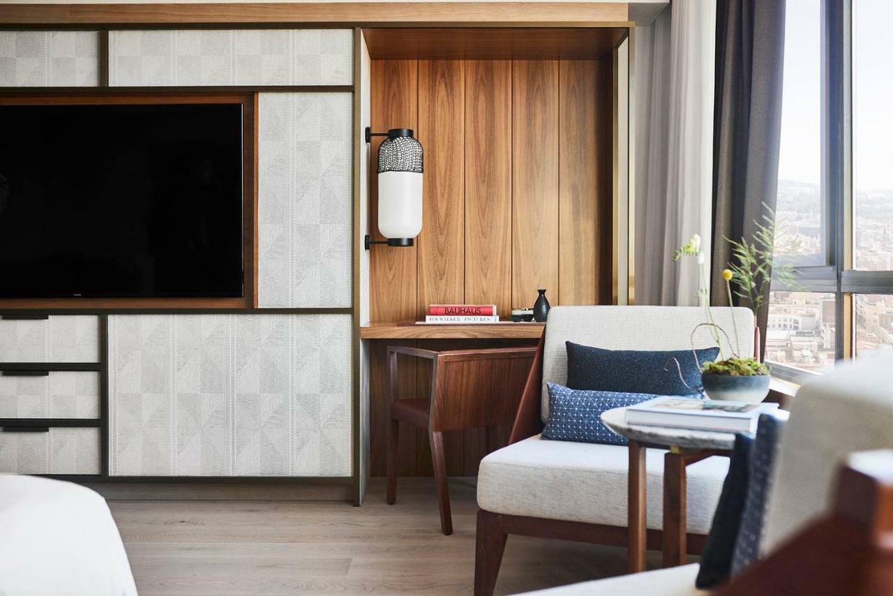 Nobu Hotel Barcelona Exterior foto A guest room at the hotel